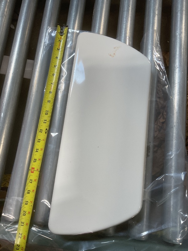 Photo 1 of **DIRT. SMALL CHIP**Toilet lid
