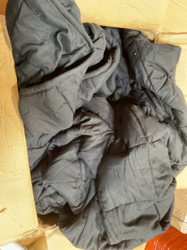 Photo 1 of **DIRT FROM TRANSPORT **HomeSmart 50lbs Weighted Blanket King Size, Extra Heavy Blanket, Fits Standard and California King Beds, 104x92, Black