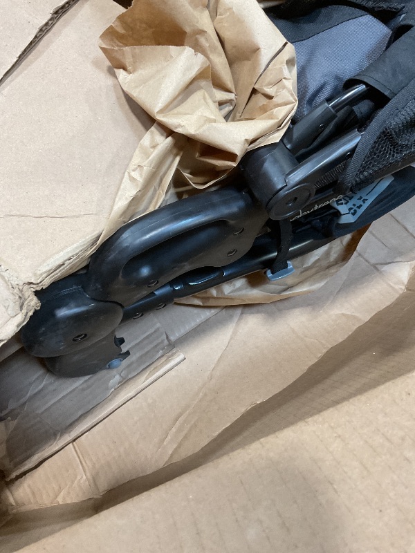 Photo 1 of **SCUFFS FROM TRANSPORT **baby Trend Expedition® Jogger Travel System with EZ-Lift™ Infant Car Seat, Dash Black