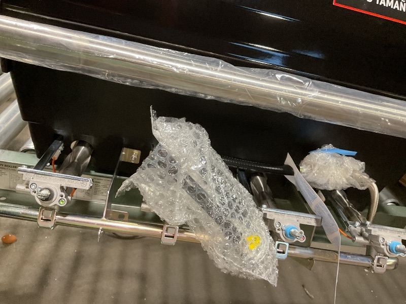 Photo 1 of **SELLING FOR PARTS AS PARTIAL SET. TOP HALF ONLY**Weber SPIRIT 4-Burner Grill E-425 Liquid Propane Black