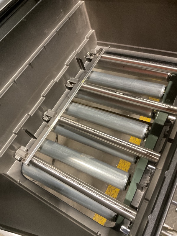 Photo 1 of **SELLING FOR PARTS AS PARTIAL SET. TOP HALF ONLY**Weber SPIRIT 4-Burner Grill E-425 Liquid Propane Black