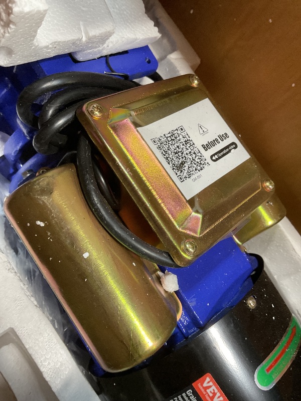 Photo 1 of **SCRAPES. DENTS**VEVOR Electric Grain Mill Grinder, 3000W Spice Grinders, Commercial Corn Mill with Funnel, Thickness Adjustable Powder Machine, Heavy Duty Feed Flour Cereal Mill Wheat Grinders, Dry Grinder