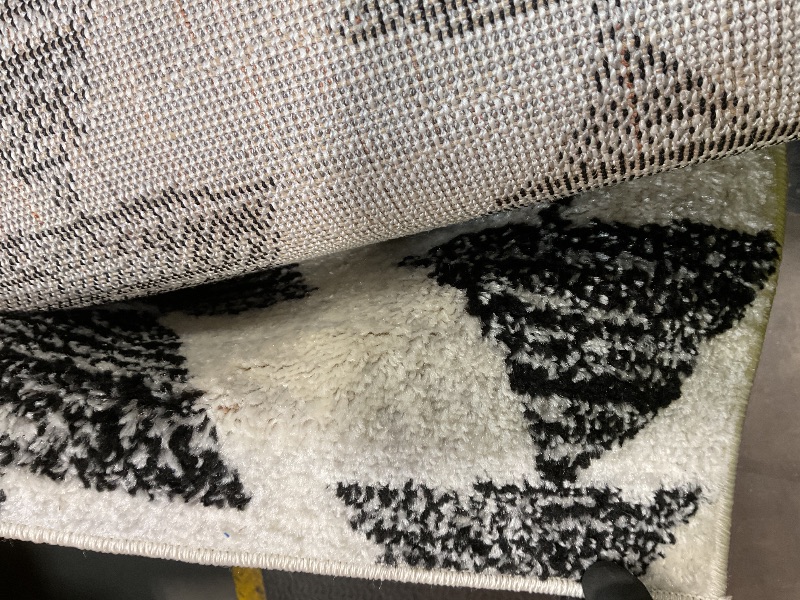 Photo 1 of **DIRT FROM TRANSPORT **JONATHAN Y Aisha Moroccan Triangle Geometric Cream/Black Indoor Area Rug, 8x10, Contemporary, Modern, Easy-Cleaning for Living Room, Bedroom, Kitchen, Pet Friendly, Non-Shedding (MOH206A-8)