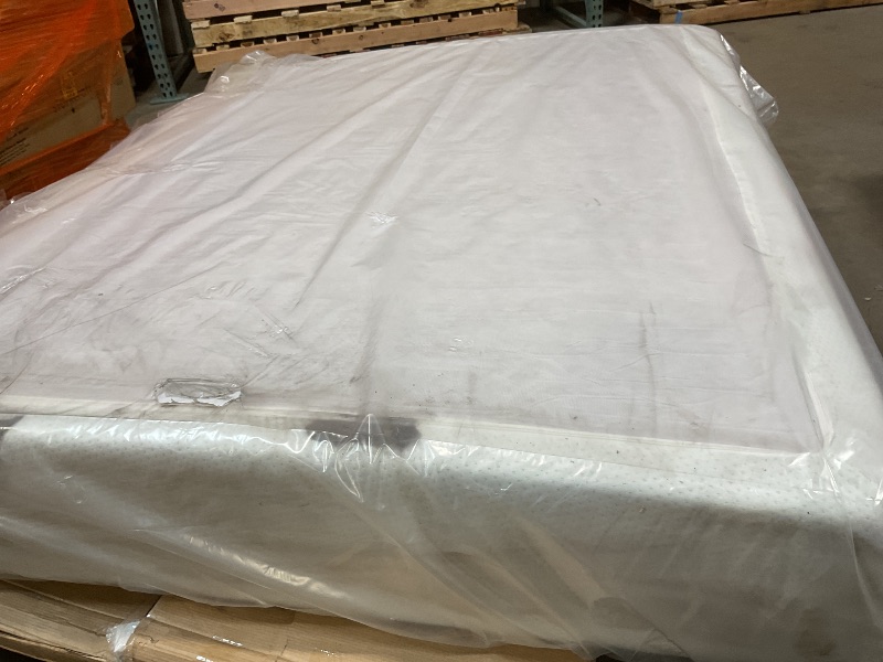Photo 1 of **CORNER DENTED. DIRT FROM TRANSPORT **ZINUS 12 Inch Queen Green Tea Memory Foam Mattress [New Version], Fiberglass free, Medium Firm Feel, Zoned Pressure Relief, Certified Safe Foams & Fabric, 