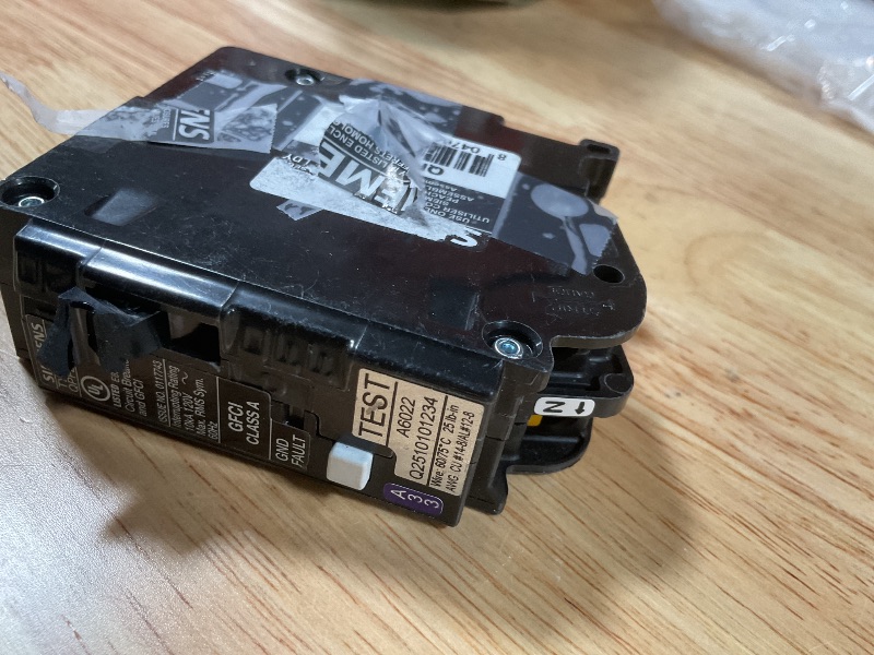 Photo 1 of ** SCRAPES DIRT **Siemens QPF2N, Circuit Breaker