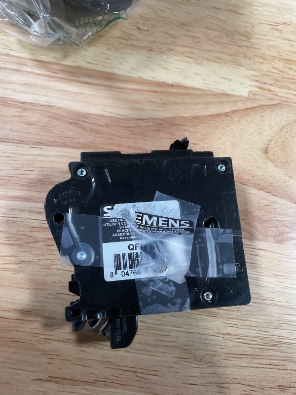 Photo 1 of ** SCRAPES DIRT **Siemens QPF2N, Circuit Breaker