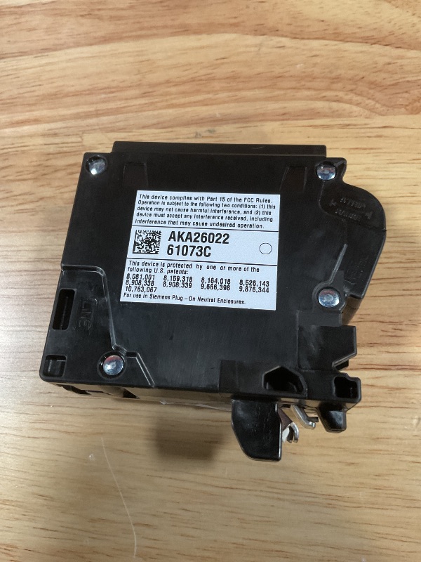 Photo 1 of ** SCRAPES DIRT **Siemens QPF2N, Circuit Breaker