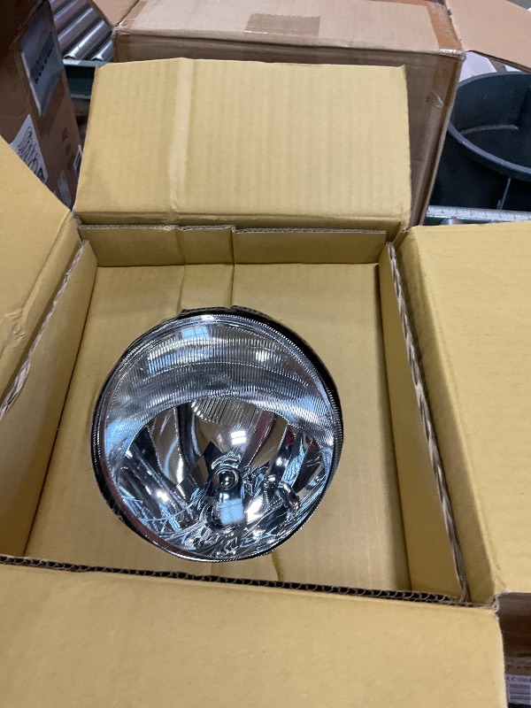 Photo 1 of **UNKNOWN DAMAGES*** Dorman 1591916 Passenger Side Headlight Assembly Compatible with Select Jeep Models