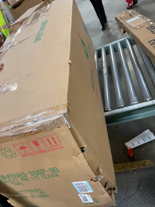 Photo 1 of ***ONLY BOTTOM LIGHTS ARE FUNCTIONAL*** National Tree Company 9 ft Pre-Lit Dunhill Fir Artificial Christmas Tree, 900 Clear Lights, 4,026 Tips, PowerConnect, Includes Stand, Green