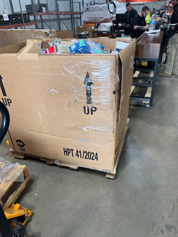 Photo 1 of *** NON REFUNDABLE ***
TRASH/NON SELL PALLET
**MUST BRING TRUCK TO PICK UP **