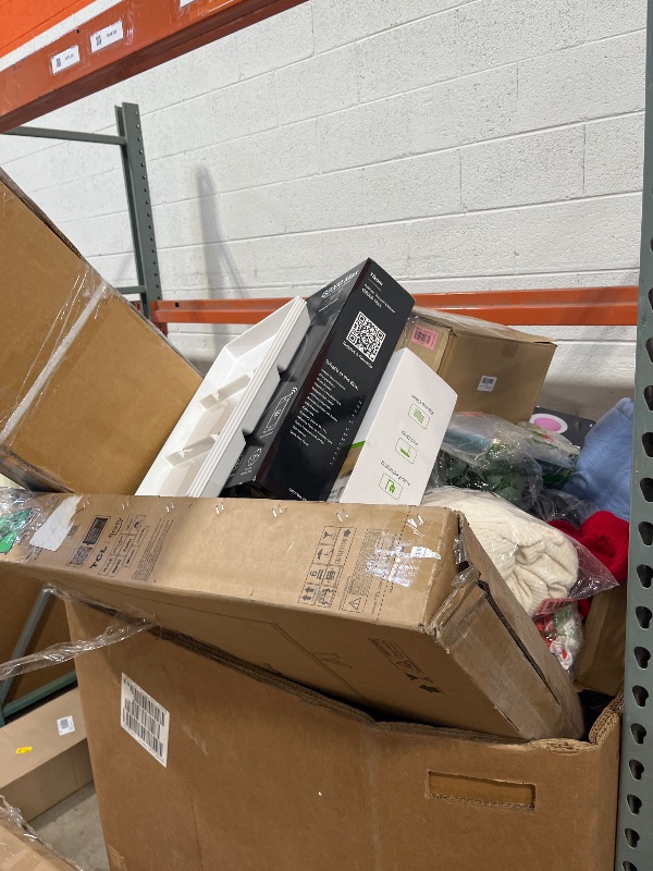 Photo 1 of *** NON REFUNDABLE *** 
TRASH/NON SELL PALLET
** MUST BRING TRUCK TO PICK UP**