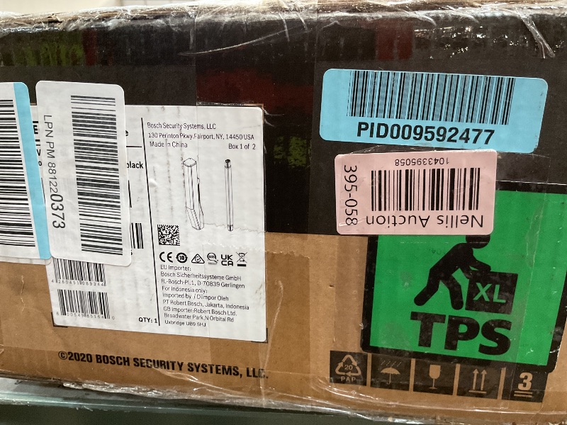 Photo 1 of **PARTIAL SET BOX 1 OF 2** Electro-Voice Evolve 50 1000W Powered Column Speaker Array System (Black) (2 Items)