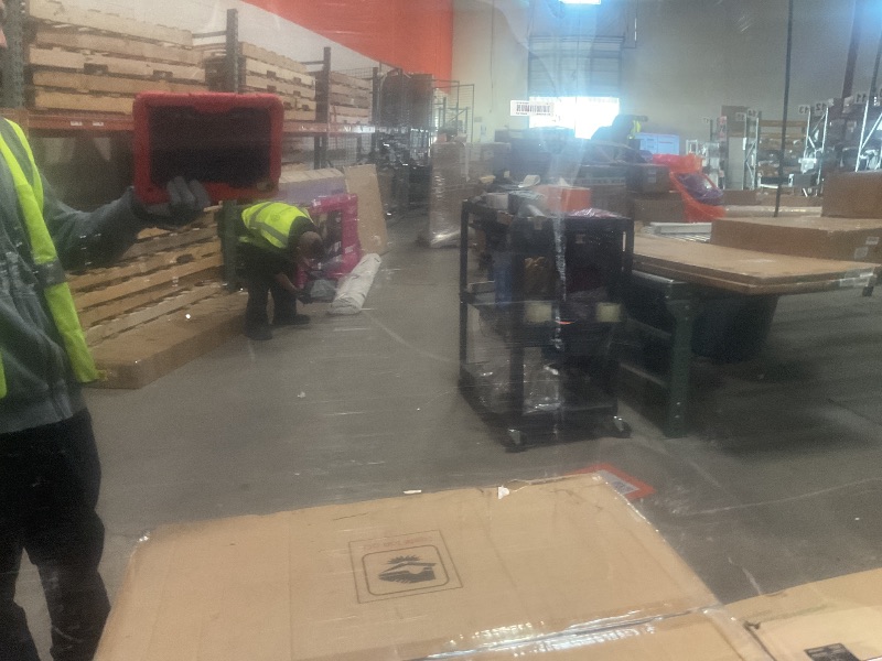 Photo 1 of ****BROKEN DAMAGED TELEVISION. PARTS ONLY**** SAMSUNG 75-Inch Class QLED Q6F Series Smart TV (2025 Model, 75Q6F) Q4 Lite Processor, Quantum HDR, Motion Xcelerator 60Hz, Color Booster, 4K Upscaling, Works with Alexa