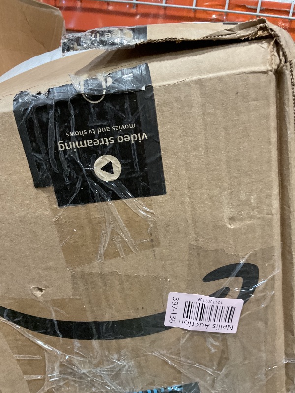 Photo 1 of **DIRT FROM TRANSPORT **Bedsure King Comforter Set - 4 Pieces Pinch Pleat Bed Set, White Boho Bedding for All Season, 1 Soft Comforter, 2 Pillowcases, 1 Decorative Pillow