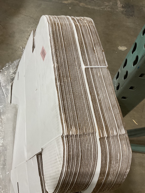 Photo 1 of **MINOR DENTS. 2 BUNDLES. 50 TOTAL**This oyster white outside tuck mailers is an excellent product for shipping & packaging applications. The outside tuck mailers ensures mailed material is transported safely. Comes in Oyster White. This item is packaged 