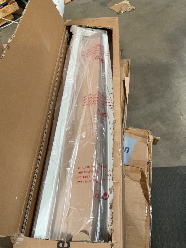 Photo 1 of 6 inch queen bedframe white