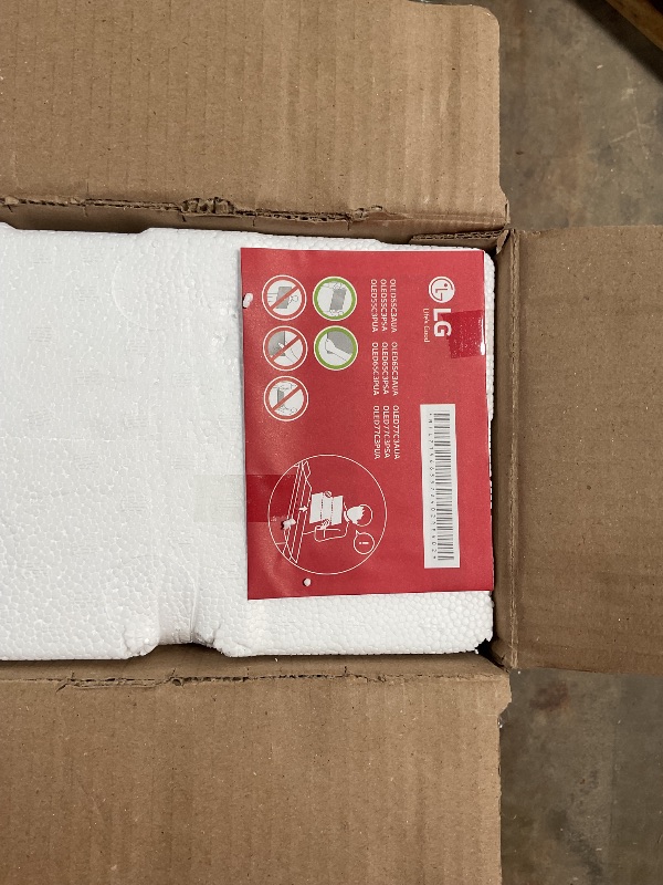 Photo 1 of ** FOR PARTS/ SCREEN IS DAMAGED SHOWS GREEN AND RED LINES** LG C3 Series 65-Inch Class OLED evo 4K Processor Smart Flat Screen TV for Gaming with Magic Remote AI-Powered OLED65C3PUA, 2023 with Alexa Built-in