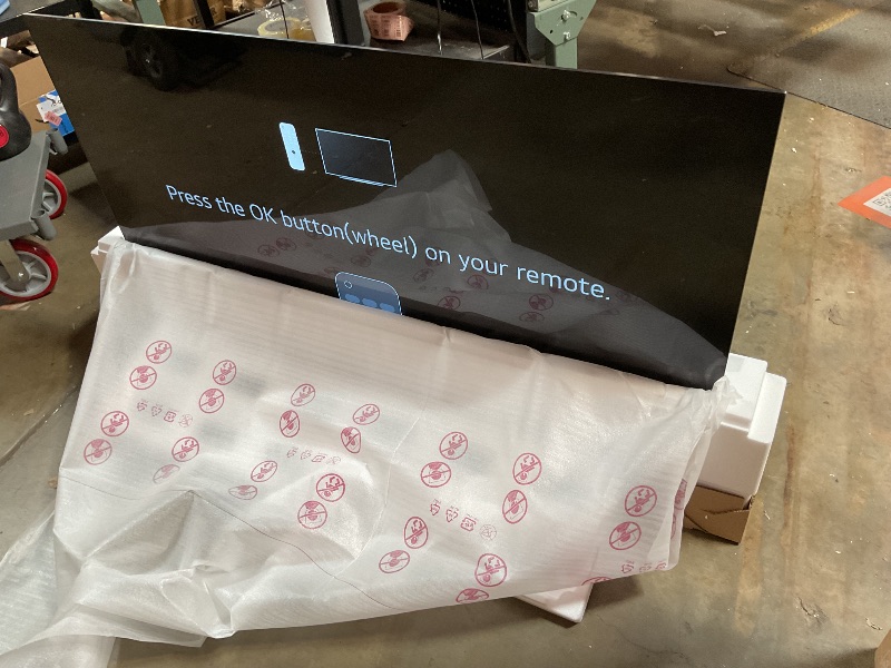 Photo 1 of ** FOR PARTS/ SCREEN IS DAMAGED SHOWS GREEN AND RED LINES** LG C3 Series 65-Inch Class OLED evo 4K Processor Smart Flat Screen TV for Gaming with Magic Remote AI-Powered OLED65C3PUA, 2023 with Alexa Built-in