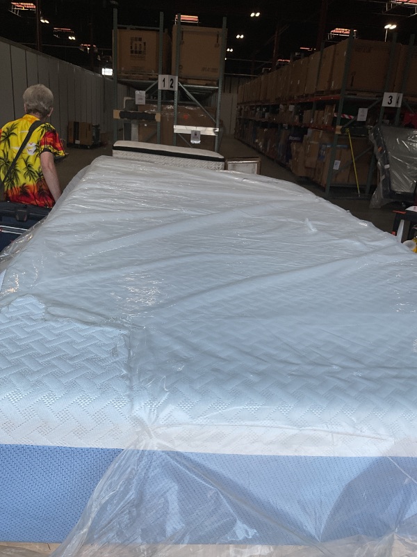 Photo 1 of *DIRTY FROM TRANSPORT* ZINUS 8 Inch Cooling Essential Memory Foam Mattress [New Version], Twin, Fiberglass Free, Medium Feel, Cooling Airflow Memory Foam, Certified Safe Foams & Fabric, Mattress in A Box