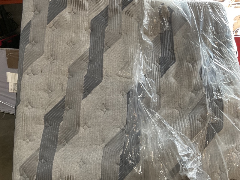 Photo 1 of *DIRTY FROM TRANSPORT* Serta® iComfort® Hybrid Blue Fusion 300 Plush Pillow Top Queen Mattress
