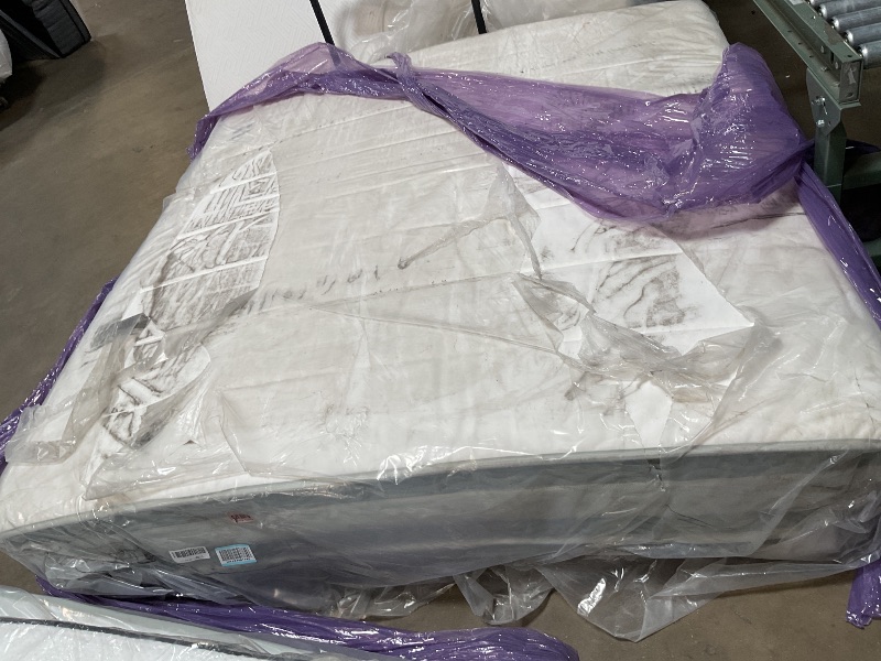 Photo 1 of **HEAVY DIRTY FROM TRANSPORT**ZINUS 14 Inch Cooling Comfort Support Hybrid Mattress [New Version], King, Fiberglass Free, Medium Plush, Cooling Motion Isolation, Certified Safe Foams & Fabric