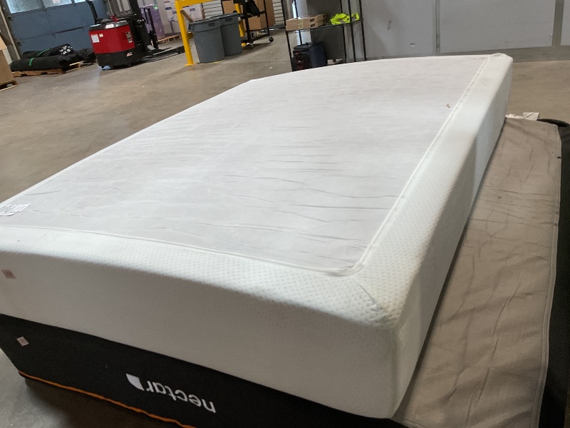 Photo 1 of **DIRTY FROM TRANSPORT ** ZINUS 12 Inch Green Tea Memory Foam Mattress [New Version], Fiberglass free, Medium Firm Feel, Zoned Pressure Relief, Certified Safe Foams & Fabric, Bed Queen