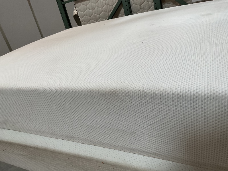 Photo 1 of **DIRTY FROM TRANSPORT**ZINUS 12 Inch Green Tea Cooling Memory Foam Mattress [New Version], Queen, Fiberglass Free, Medium Firmness, Cooling Gel Foam, Certified Safe Foams & Fabric, Mattress 