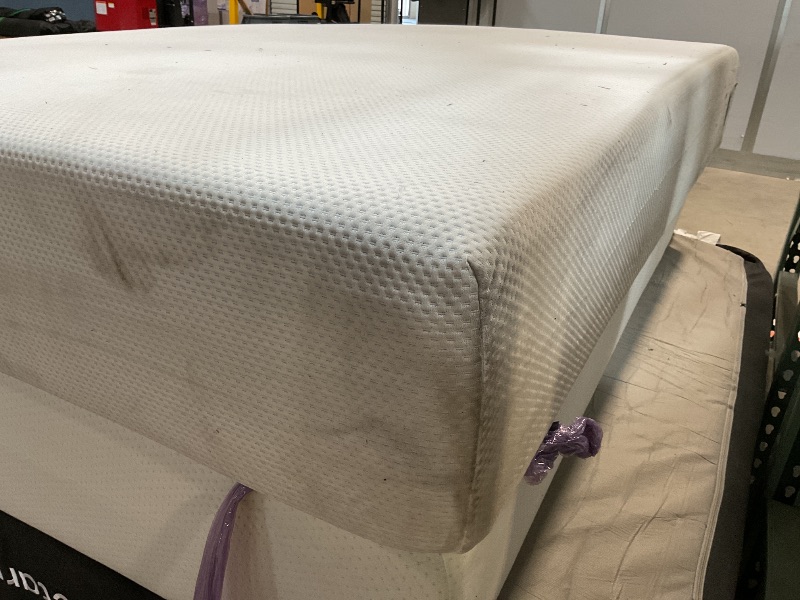 Photo 1 of **DIRTY FROM TRANSPORT**ZINUS 12 Inch Green Tea Cooling Memory Foam Mattress [New Version], Queen, Fiberglass Free, Medium Firmness, Cooling Gel Foam, Certified Safe Foams & Fabric, Mattress 