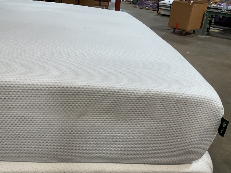 Photo 1 of **DIRTY FROM TRANSPORT**ZINUS 12 Inch Green Tea Cooling Memory Foam Mattress [New Version], Queen, Fiberglass Free, Medium Firmness, Cooling Gel Foam, Certified Safe Foams & Fabric, Mattress 