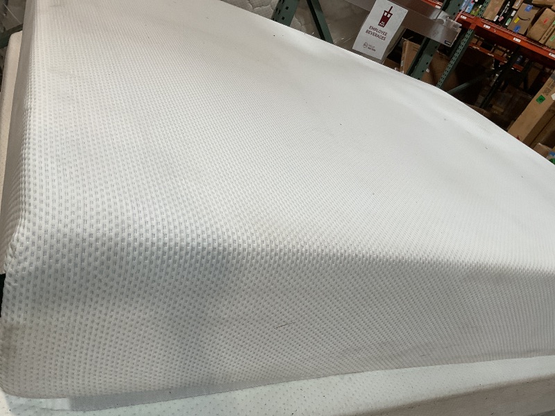 Photo 1 of **DIRTY FROM TRANSPORT**ZINUS 12 Inch Green Tea Cooling Memory Foam Mattress [New Version], Queen, Fiberglass Free, Medium Firmness, Cooling Gel Foam, Certified Safe Foams & Fabric, Mattress 
