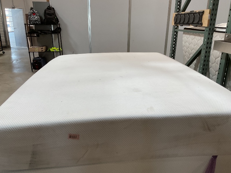 Photo 1 of **DIRTY FROM TRANSPORT**ZINUS 12 Inch Green Tea Cooling Memory Foam Mattress [New Version], Queen, Fiberglass Free, Medium Firmness, Cooling Gel Foam, Certified Safe Foams & Fabric, Mattress 