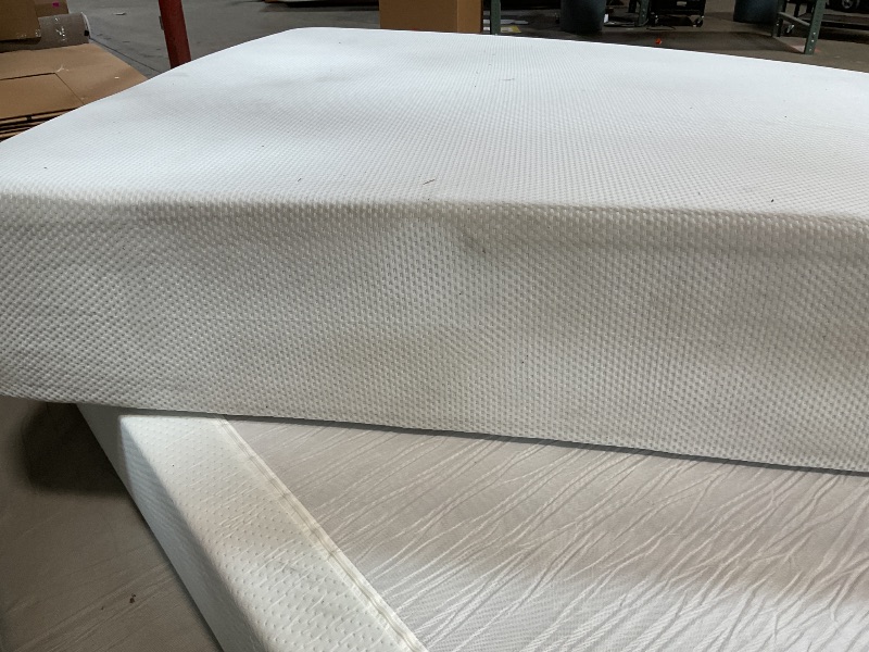Photo 1 of **DIRTY FROM TRANSPORT**ZINUS 12 Inch Green Tea Cooling Memory Foam Mattress [New Version], Queen, Fiberglass Free, Medium Firmness, Cooling Gel Foam, Certified Safe Foams & Fabric, Mattress 