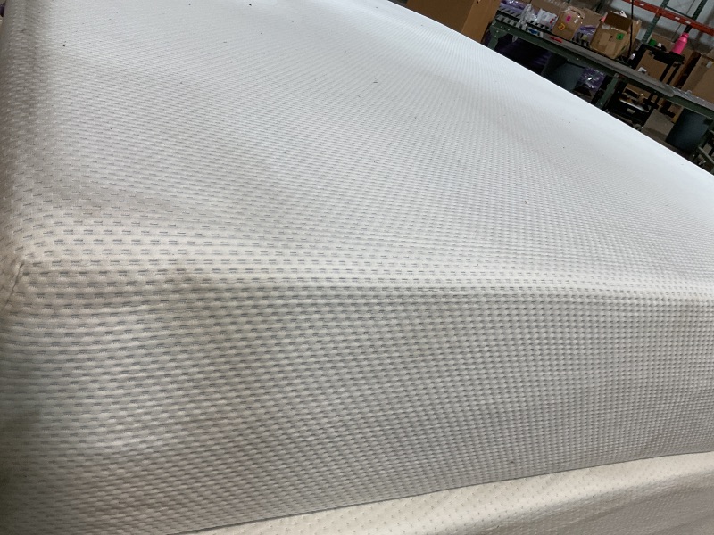 Photo 1 of **DIRTY FROM TRANSPORT**ZINUS 12 Inch Green Tea Cooling Memory Foam Mattress [New Version], Queen, Fiberglass Free, Medium Firmness, Cooling Gel Foam, Certified Safe Foams & Fabric, Mattress 