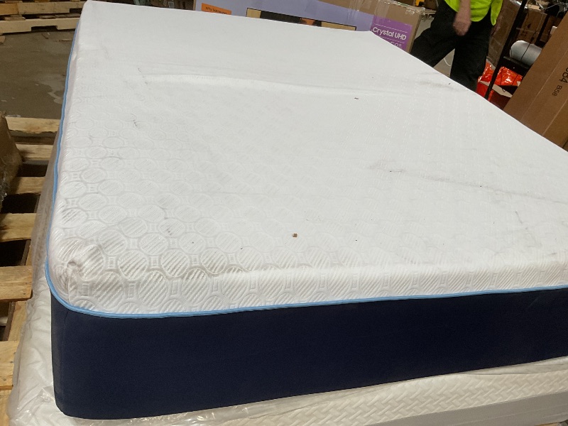 Photo 1 of **DIRTY FROM TRANSPORT **Sleep Innovations Marley 12 Inch Cooling Gel Memory Foam Mattress, Queen Size, Bed Medium Firm Support
