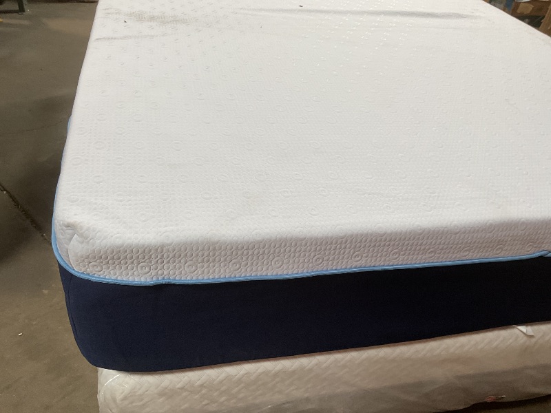 Photo 1 of **DIRTY FROM TRANSPORT **Sleep Innovations Marley 12 Inch Cooling Gel Memory Foam Mattress, Queen Size, Bed Medium Firm Support