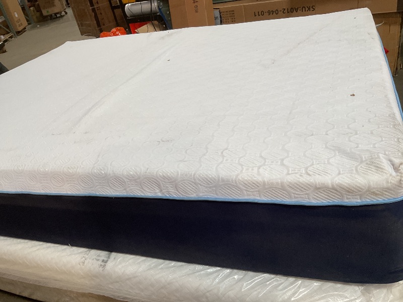 Photo 1 of **DIRTY FROM TRANSPORT **Sleep Innovations Marley 12 Inch Cooling Gel Memory Foam Mattress, Queen Size, Bed Medium Firm Support