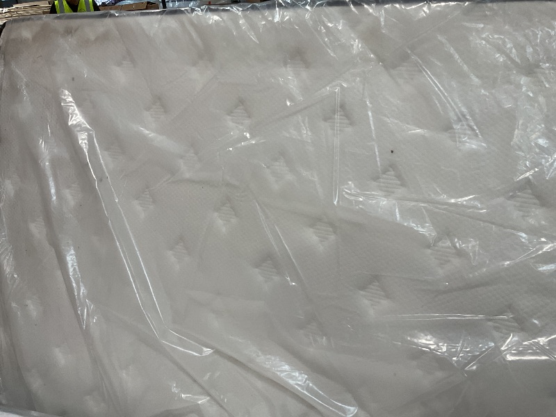Photo 1 of **DIRTY FROM TRANSPORT **Een mattress Queen