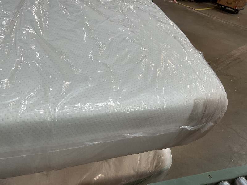 Photo 1 of **DIRTY FROM TRANSPORT**ZINUS 12 Inch Green Tea Memory Foam Mattress [New Version], King, Fiberglass free, Medium Firm Feel, Zoned Pressure Relief, Certified Safe Foams & Fabric, Mattress 
