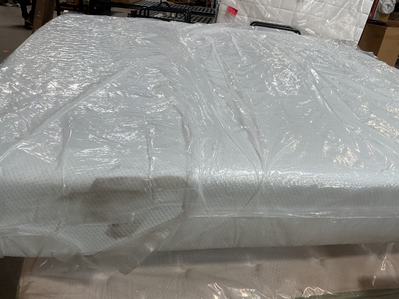 Photo 1 of **DIRTY FROM TRANSPORT**ZINUS 12 Inch Green Tea Memory Foam Mattress [New Version], King, Fiberglass free, Medium Firm Feel, Zoned Pressure Relief, Certified Safe Foams & Fabric, Mattress 