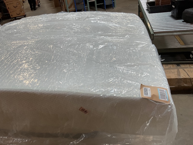 Photo 1 of **DIRTY FROM TRANSPORT**ZINUS 12 Inch Green Tea Memory Foam Mattress [New Version], King, Fiberglass free, Medium Firm Feel, Zoned Pressure Relief, Certified Safe Foams & Fabric, Mattress 