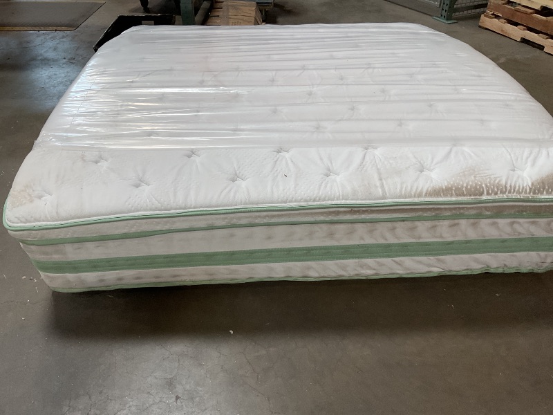 Photo 1 of **DIRTY FROM TRANSPORT **Novilla King Size Mattress 14 inch, King Size Hybrid Mattress  with Motion Isolation,Gel Memory Foam with Pocket Springs for Support & Pressure Relief, Medium Firm Pillow Top Mattresses
