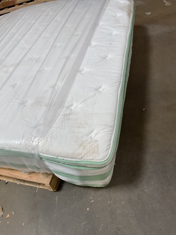 Photo 1 of **DIRTY FROM TRANSPORT **Novilla King Size Mattress 14 inch, King Size Hybrid Mattress  with Motion Isolation,Gel Memory Foam with Pocket Springs for Support & Pressure Relief, Medium Firm Pillow Top Mattresses