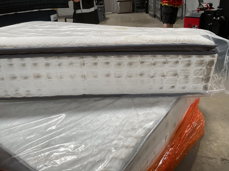 Photo 1 of **DIRTY FROM TRANSPORT **Novilla Full Size Mattress, 12 Inch Hybrid Mattress . Pocket Innerspring for Motion Isolation, Supportive & Pressure Relief