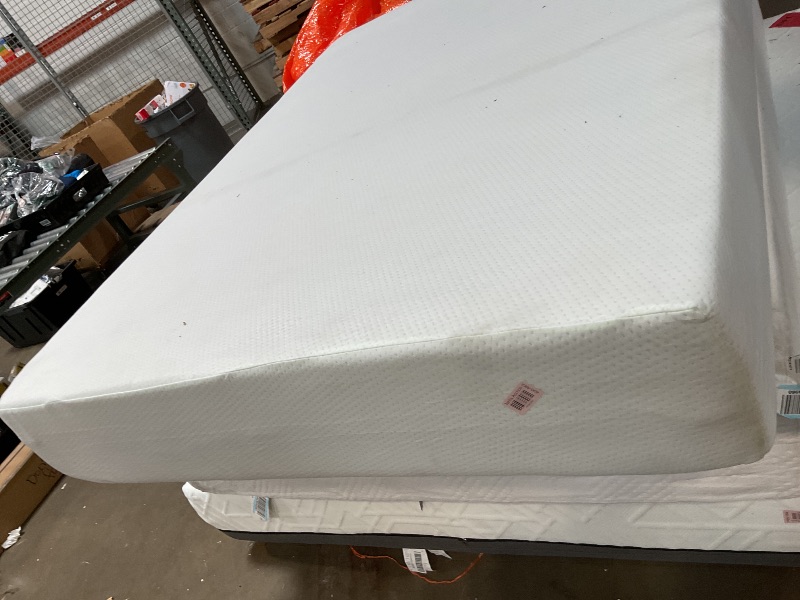 Photo 1 of **DIRTY FROM TRANSPORT **Green tea, queen mattress
