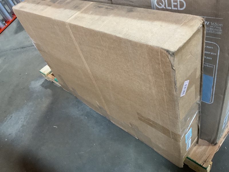 Photo 1 of **MAJOR DAMAGE. SELLING FOR PARTS. MISSING REMOTE **Roku Smart TV – 50-Inch Select Series 4K HDR RokuTV with Roku Enhanced Voice Remote, Brilliant 4K Picture, Automatic Brightness, & Seamless Streaming – Live Local News, Sports, Family Entertainment