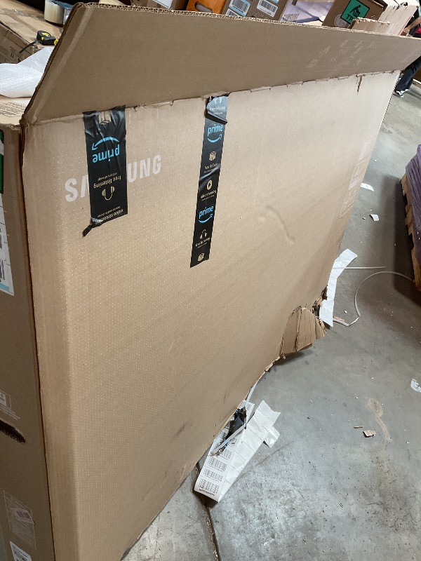 Photo 1 of **DAMAGE TO SCREEN. SELLING FOR PARTS*(Samsung 75-Inch Class QLED Q7F Series Samsung Vision AI Smart TV (2025 Model, 75Q7F) Quantum HDR, Object Tracking Sound Lite, Q4 AI Gen1 Processor, 4K upscaling, Gaming Hub, Alexa Built-in