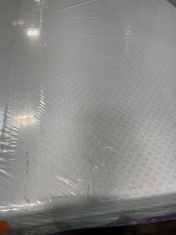 Photo 1 of *NOT INSIDE OF A BOX** ZINUS 12 Inch Green Tea Essential Memory Foam Mattress [New Version], King, Fiberglass Free, Medium Feel, Breathable Airflow Memory Foam, Certified Safe Foams & Fabric, Mattress ****NOT IN A BOX****