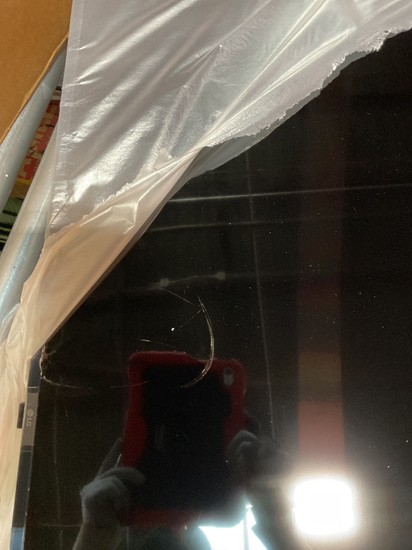 Photo 1 of ****CRACKED SCREEN PARTS ONLY**** LG Smart Monitor (43SQ700S) -43-Inch 4K UHD(3840x2160) IPS Display, webOS Smart Monitor, ThinQ Home, Magic Remote, USB Type-C, 2X Stereo Speakers, AirPlay 2, Screen Share, Bluetooth,White
