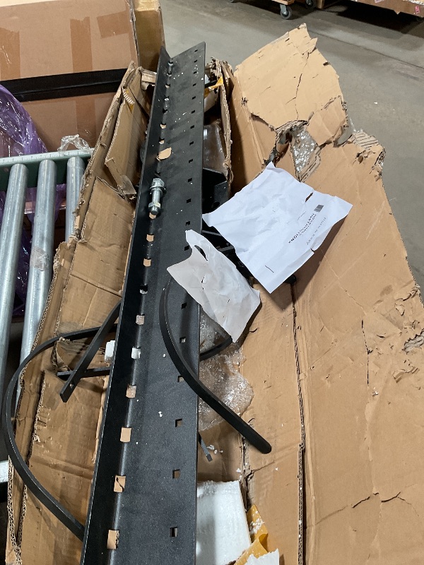 Photo 1 of Unknown metal object