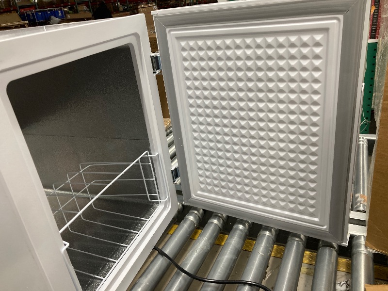 Photo 1 of ***PARTS ONLY***
Avanti CF7F0W CF7F 7.0 cu. ft. Garage Ready Chest Freezer?, in White